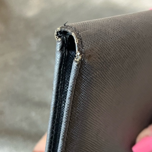 #4743. Prada Men's Safianno Leather Bifold Gunmetal Wallet - Picture 8 of 12